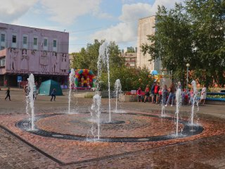 Фонтан в Усть-Илимске на Комсомольской площад