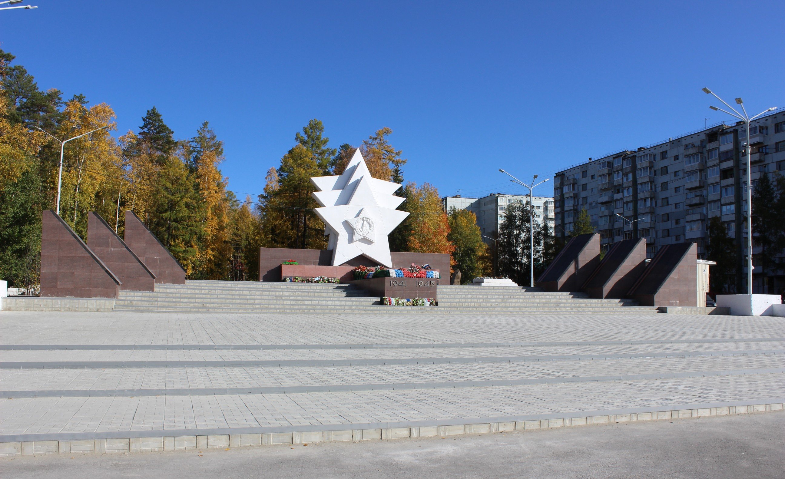 Памятник 3 звезды город Усть Илимск