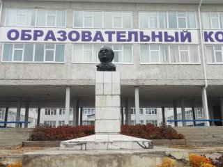 Памятник-бюст Георгию Димитрову в Усть-Илимске