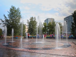 Фонтан в Усть-Илимске на Комсомольской площади