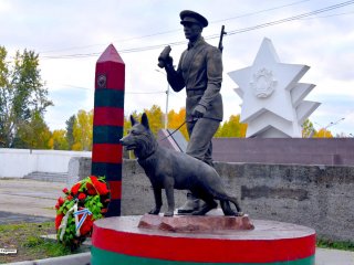 Усть-Илимск. Памятник воинам-пограничниам (Фото: Юрий Скутин)