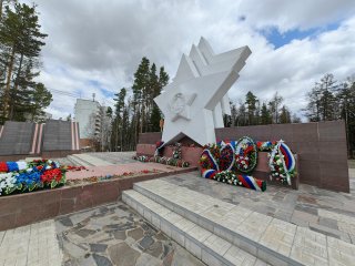 Мемориальный комплекс «Три звезды» в Усть-Илимске