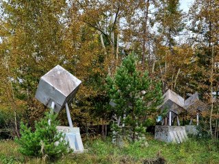 Заброшенный памятник «Семь кубов»