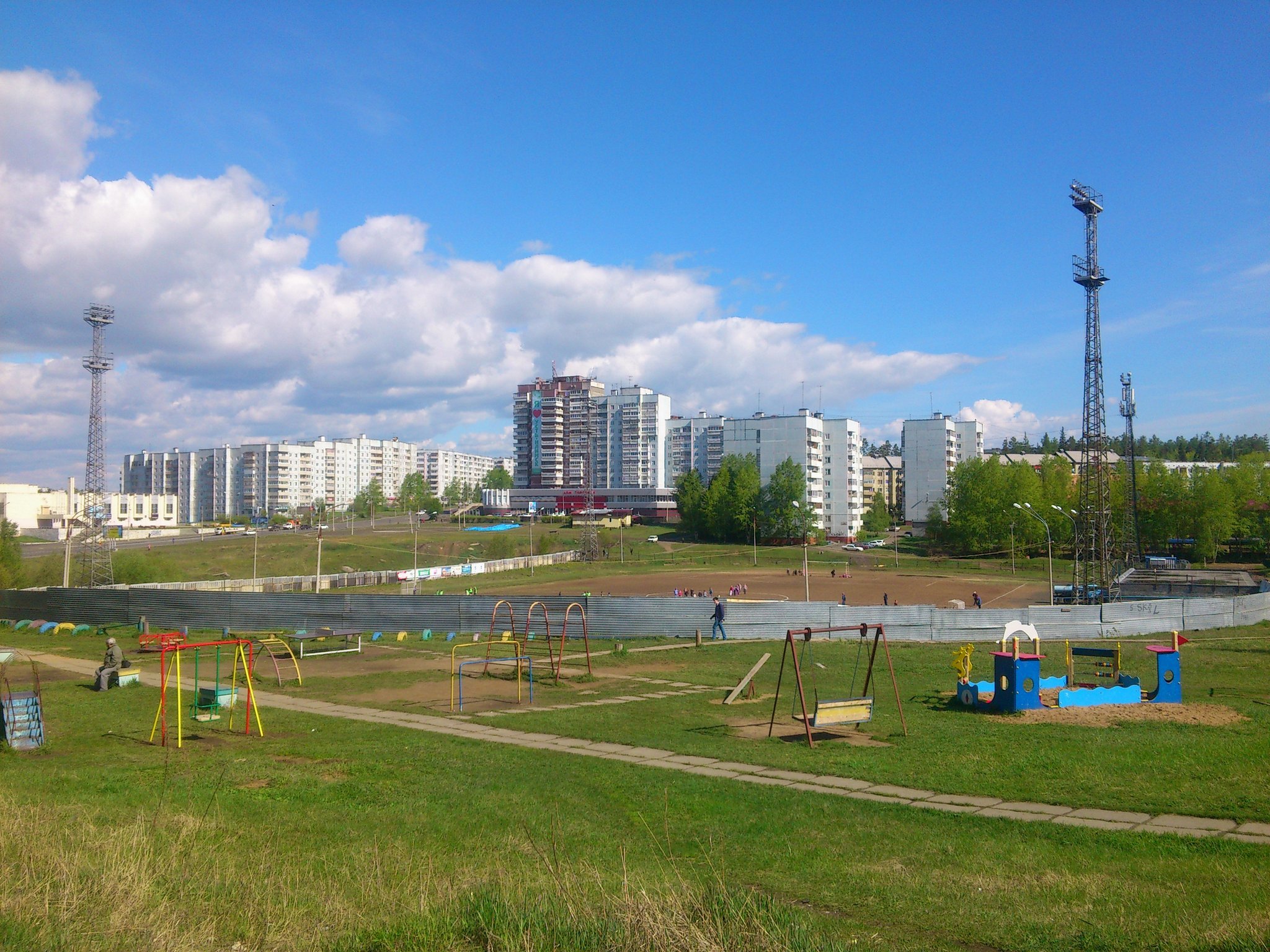 Усть-Илимск. Вид на стадион Лесохимик