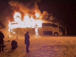 Междугородний автобус «Иркутск – Усть-Илимск» сгорел на трассе в Заларинском районе
