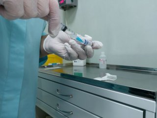 В Усть-Илимске продолжается вакцинация от коронавируса