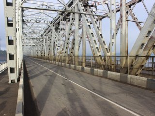 Движения по верховому мосту через реку Ангара временно прекращено