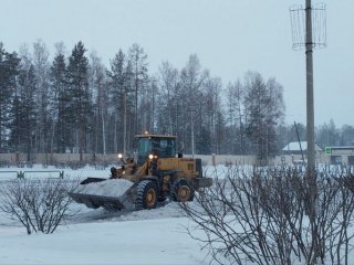 В Усть-Илимске продолжается уборка территорий от снега