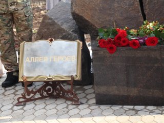 В Усть-Илимске состоялось торжественное открытие Аллеи Героев